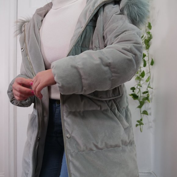 Long Super warm winter voat with beautiful faux fur collar - Picture 2 of 15